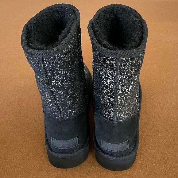 UGG Classic Short II Foil Glam Boot - Picture 6 of 7